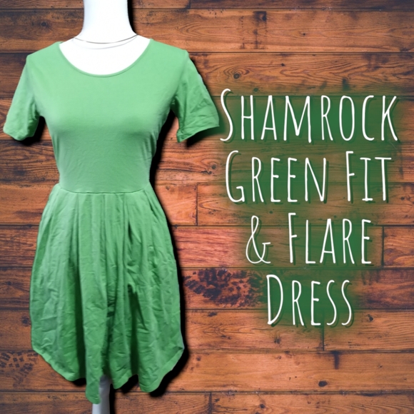 Shamrock Green Knit Fit and Flare Knee Length Short Sleeve Dress - Picture 1 of 3